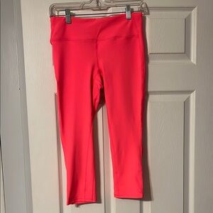 GAP Coral Capris with Streamlined Silhouette
